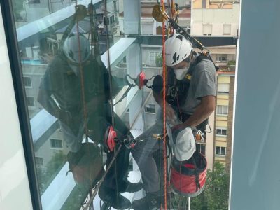 Reparación de cristales en Edifici Estel 